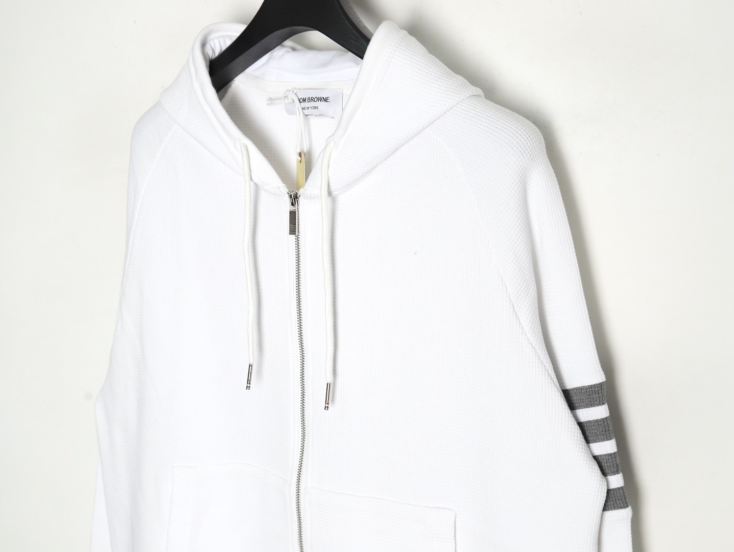 Thom Browne White jacket with waffle zipper and waves - Image 3