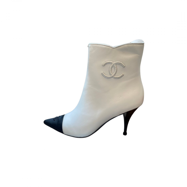 Chanel Heeled Bootie White/Black Tip